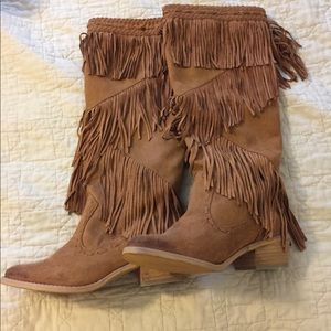 Fringe boots